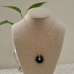 Elegant Gold and Jade Pendant Necklace